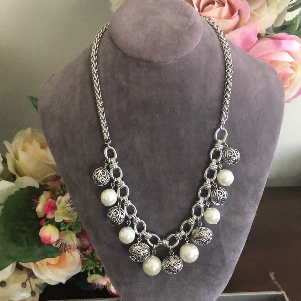 Scroll and Dots Beautiful Necklace
